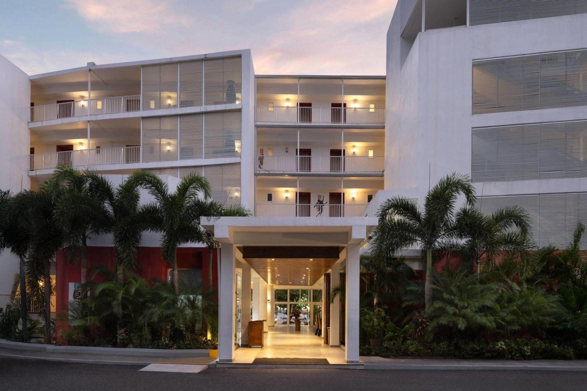 Grand Decameron Cornwall Beach, A Trademark All-Inclusive Resort Montego Bay Exteriör bild