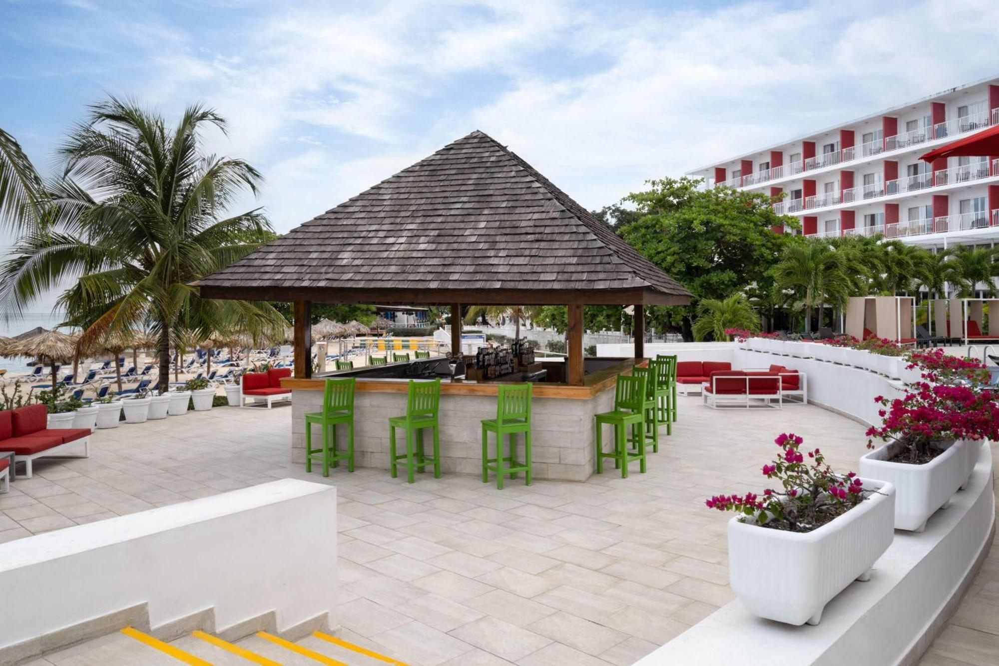 Grand Decameron Cornwall Beach, A Trademark All-Inclusive Resort Montego Bay Exteriör bild