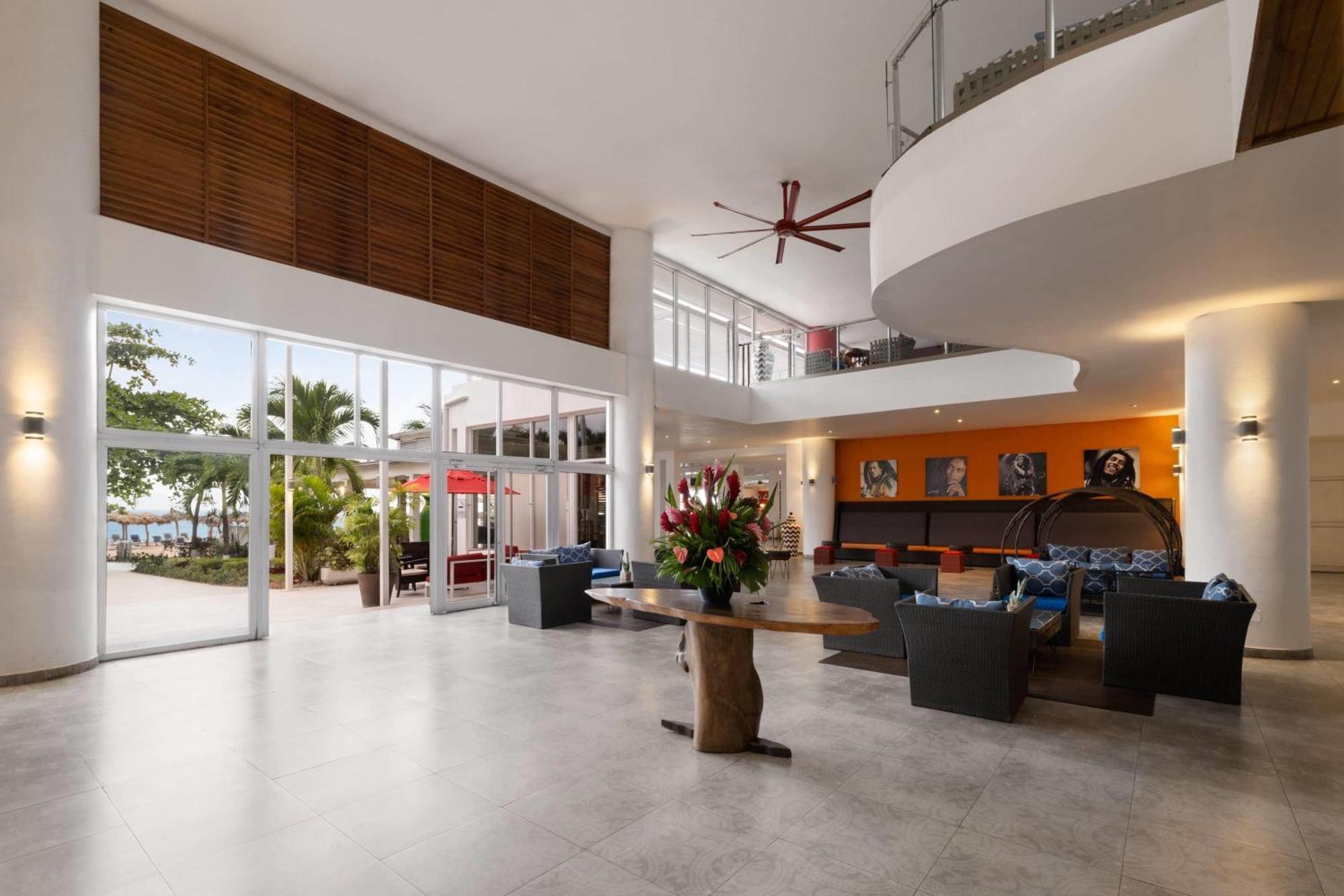 Grand Decameron Cornwall Beach, A Trademark All-Inclusive Resort Montego Bay Exteriör bild