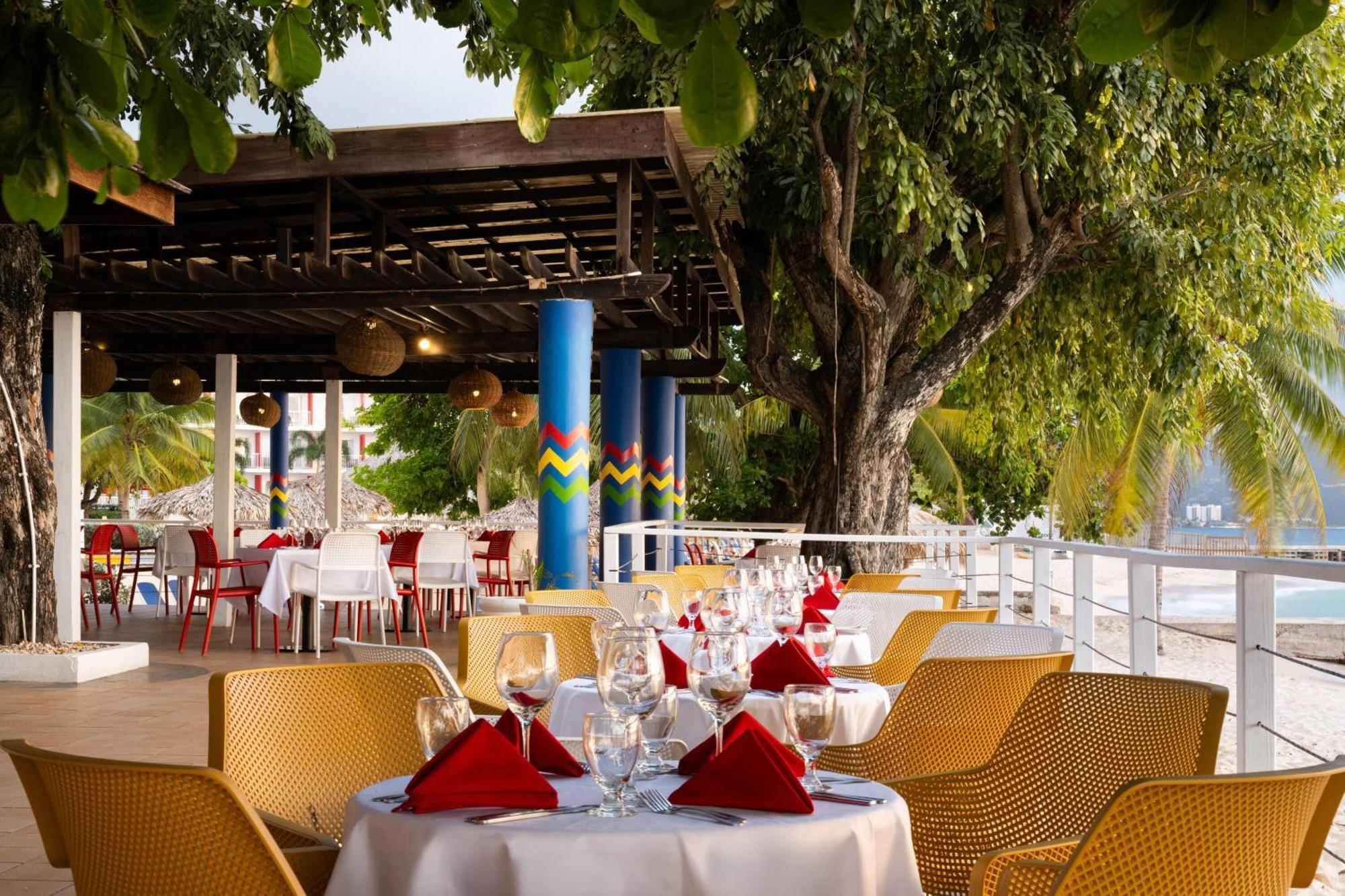 Grand Decameron Cornwall Beach, A Trademark All-Inclusive Resort Montego Bay Exteriör bild